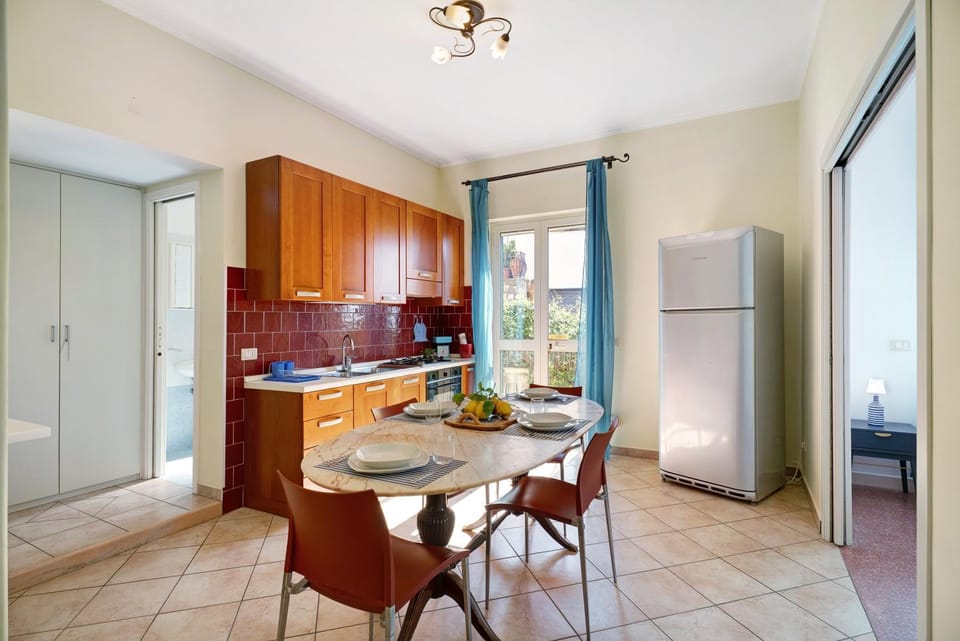 Property building, Kitchen or kitchenette, Living room