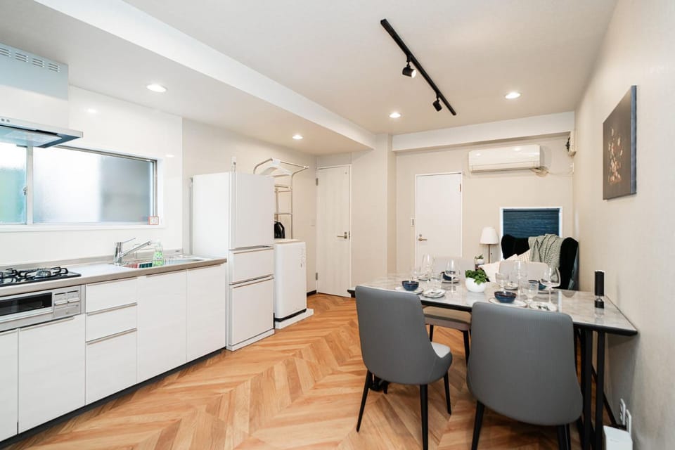 Kitchen or kitchenette, Living room, Seating area, Dining area, stove, air conditioner