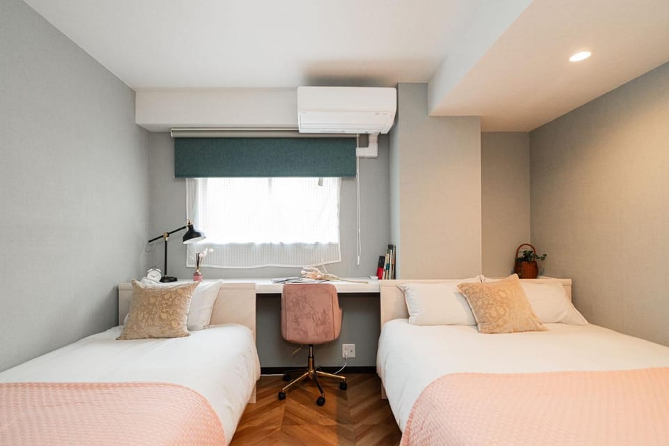 Bed, Photo of the whole room, Bedroom, air conditioner
