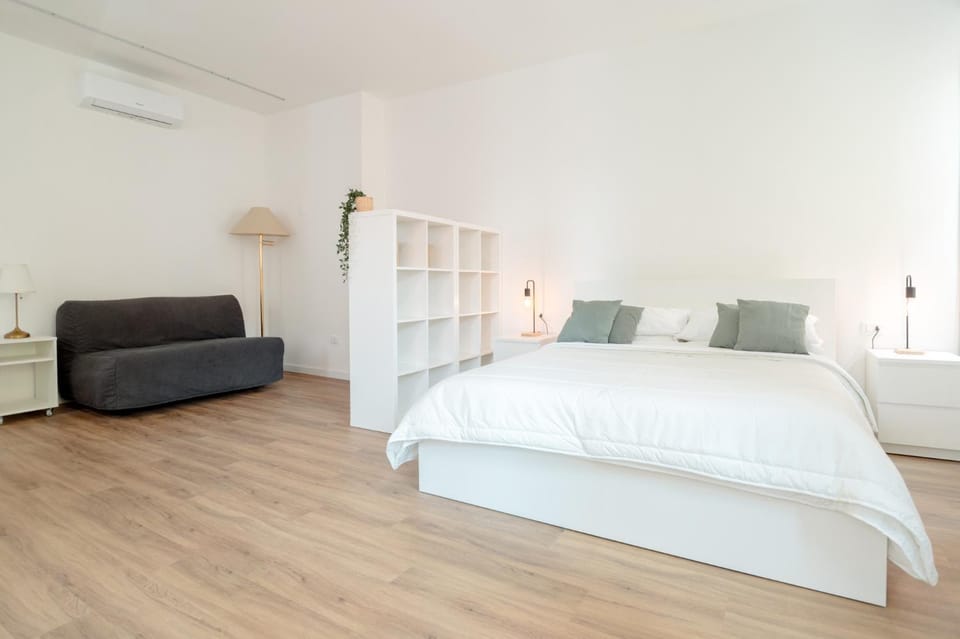 Photo of the whole room, Bedroom