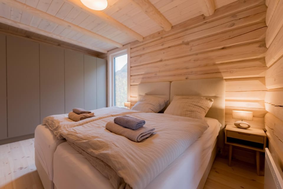 Bed, Photo of the whole room, towels, wardrobe