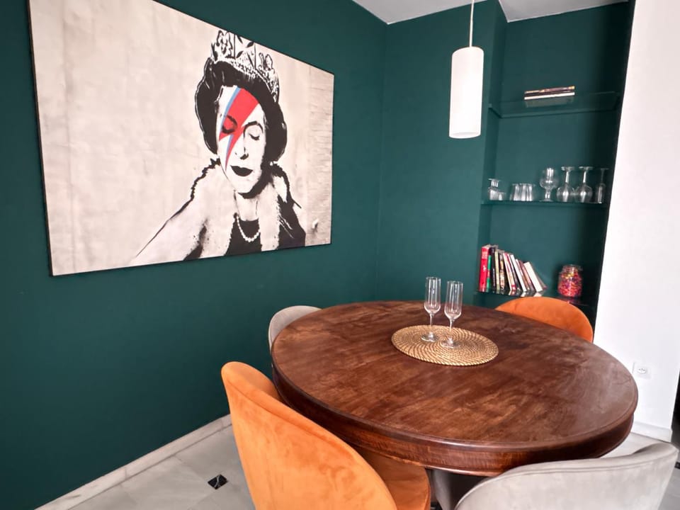 Decorative detail, Seating area, Dining area