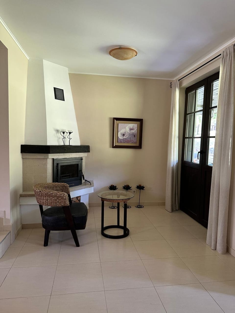 Living room, Seating area, fireplace