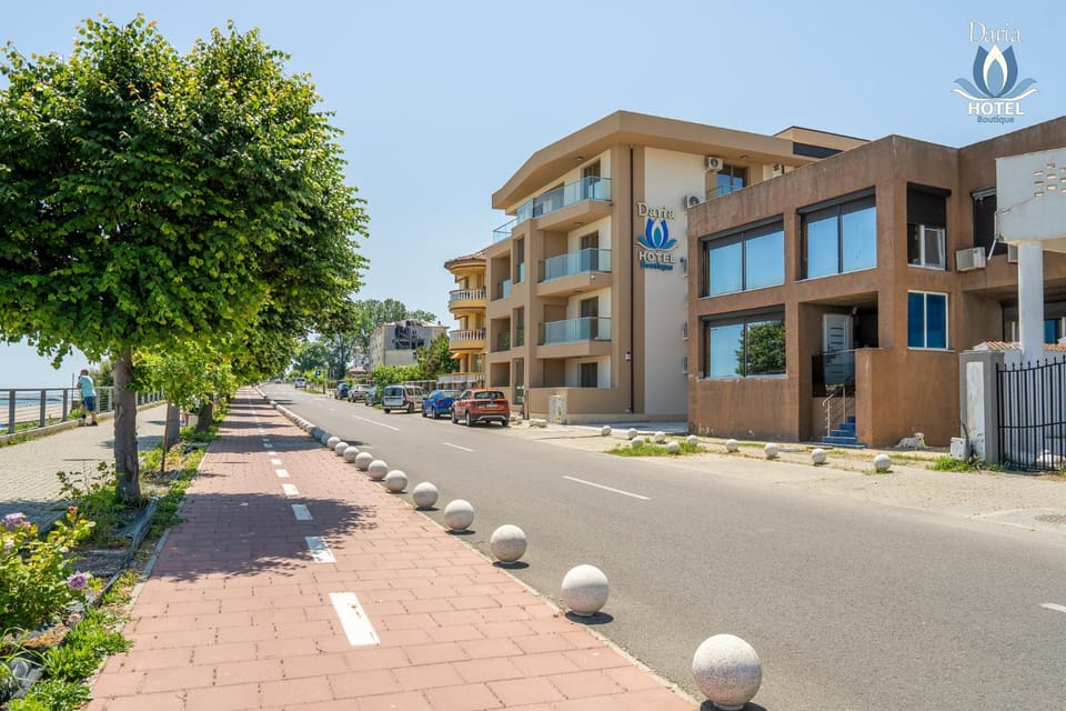Property building, Day, Street view, Parking