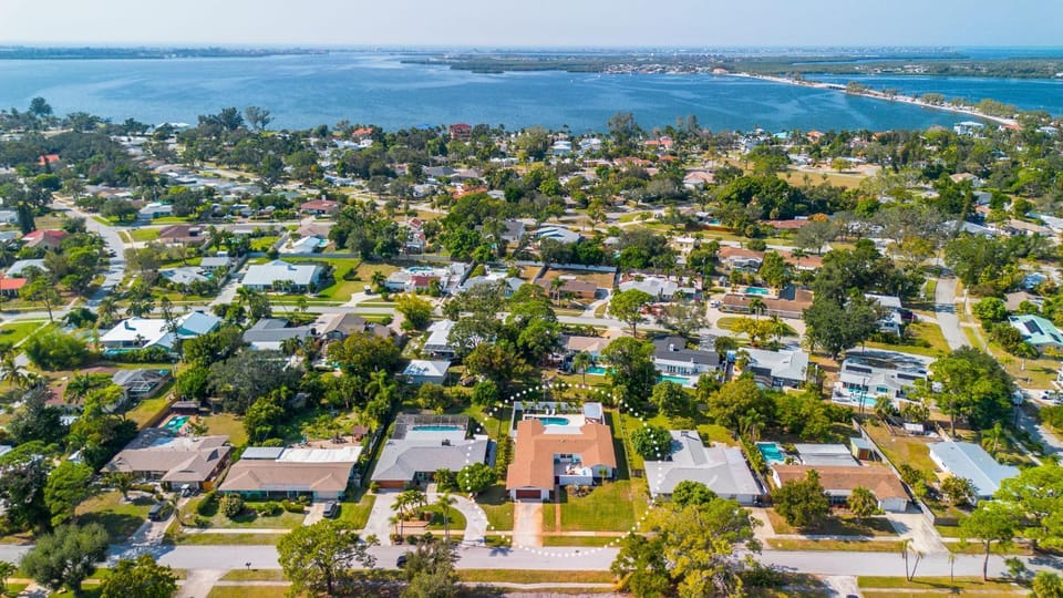 Hey Sunshine - Hosted By Skyrun Anna Maria House in Bradenton