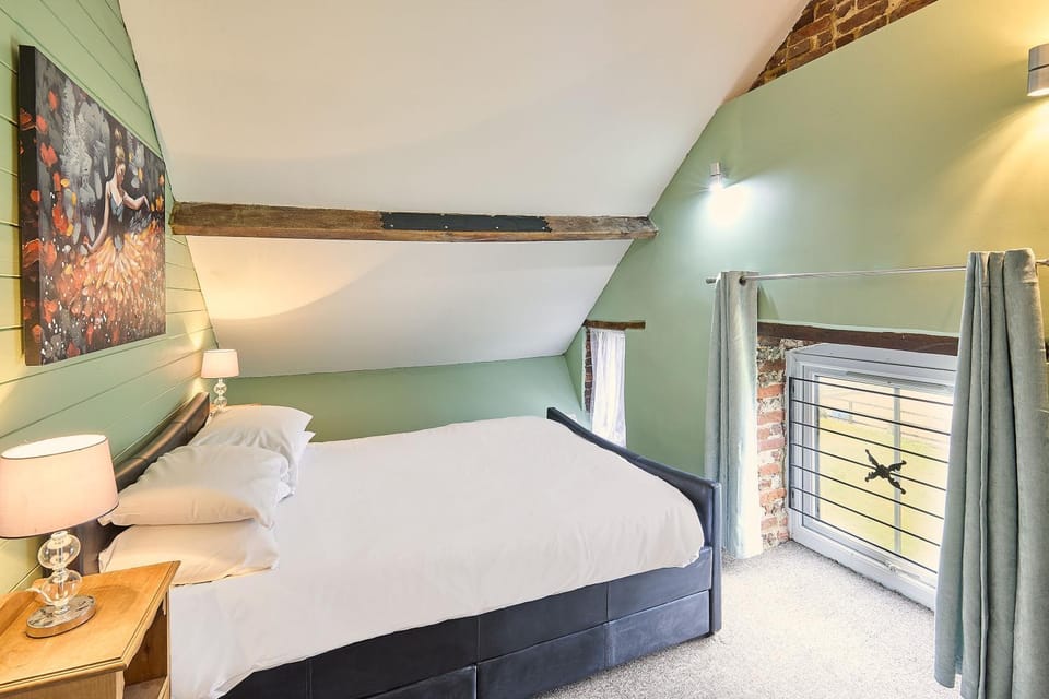 Photo of the whole room, Bedroom