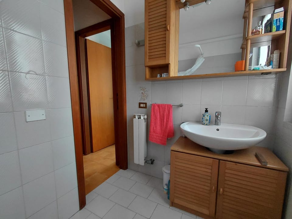 Shower, Bathroom, towels