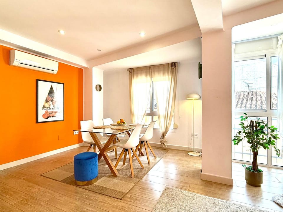 Orange Chromia Collection - City Center - Parking Apartment in Malaga