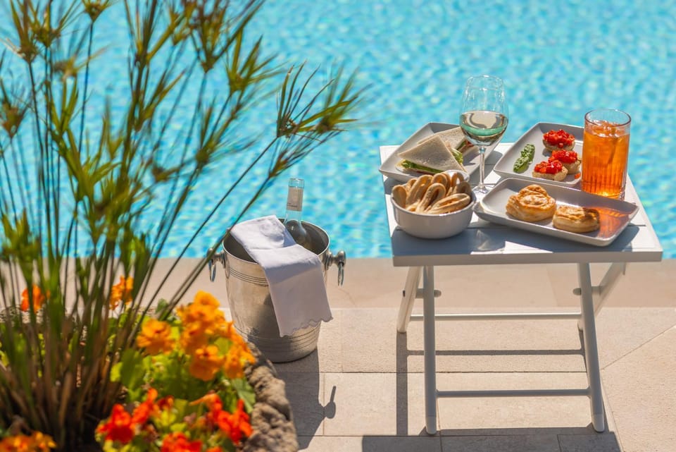 Food close-up, Swimming pool