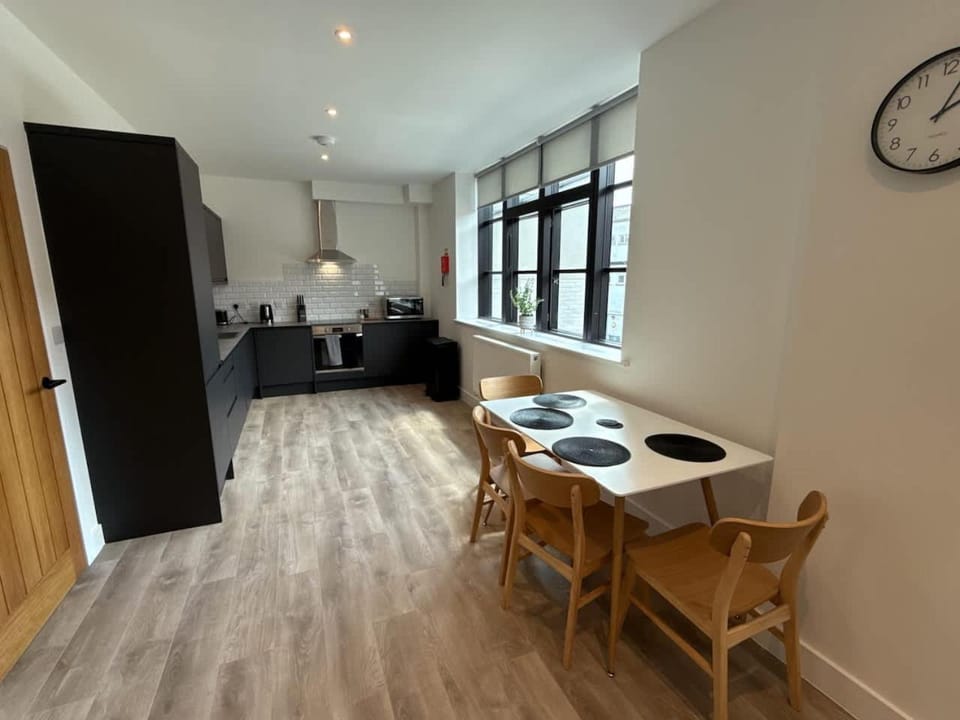Seating area, Dining area