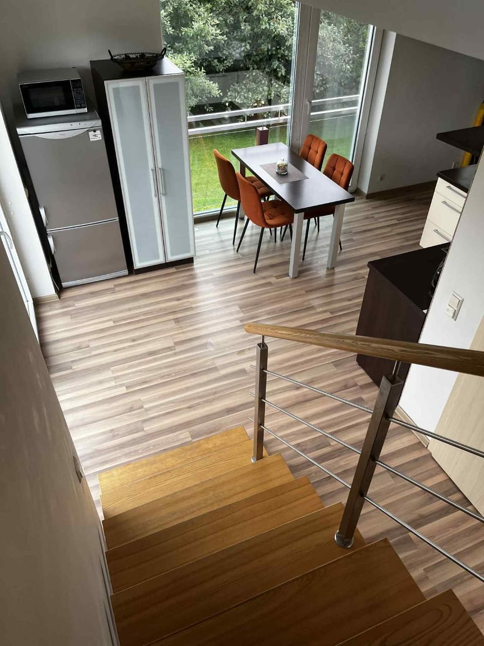 Kitchen or kitchenette, Dining area, microwave