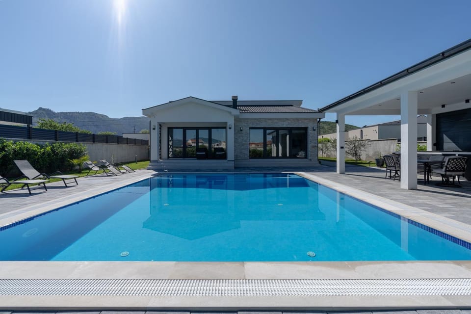 Natural landscape, Swimming pool, sunbed
