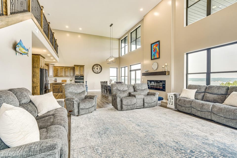 2 Mi to Lewis and Clark Lake: Spacious Getaway House in Lewis and Clark Lake