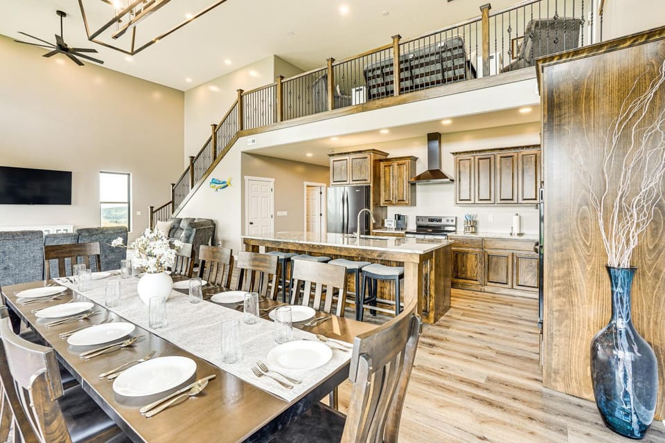2 Mi to Lewis and Clark Lake: Spacious Getaway House in Lewis and Clark Lake