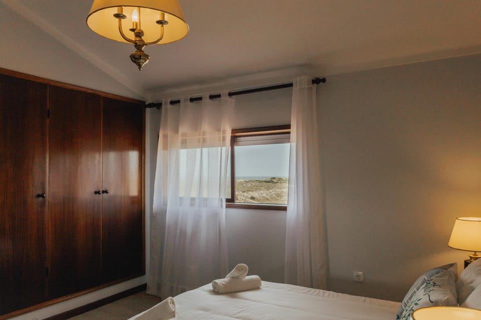 Bed, Photo of the whole room, Bedroom, Sea view, towels, wardrobe