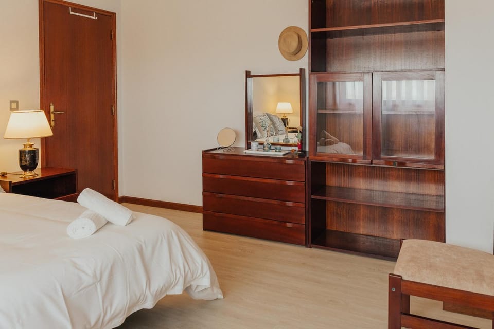 Bed, Photo of the whole room, Bedroom, hair dresser, wardrobe