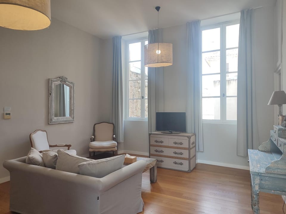 TV and multimedia, Seating area