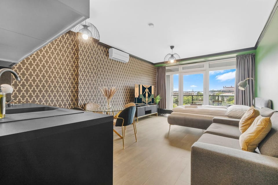 Bed, Living room, Photo of the whole room, Seating area, Bedroom