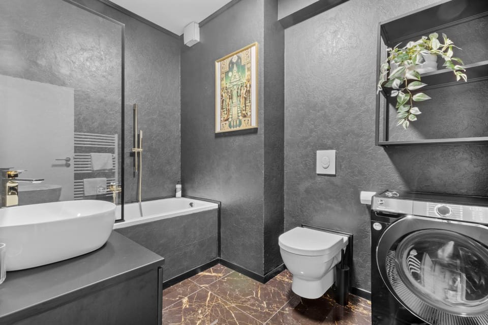 Shower, Toilet, Bathroom, Bath, towels, washing machine