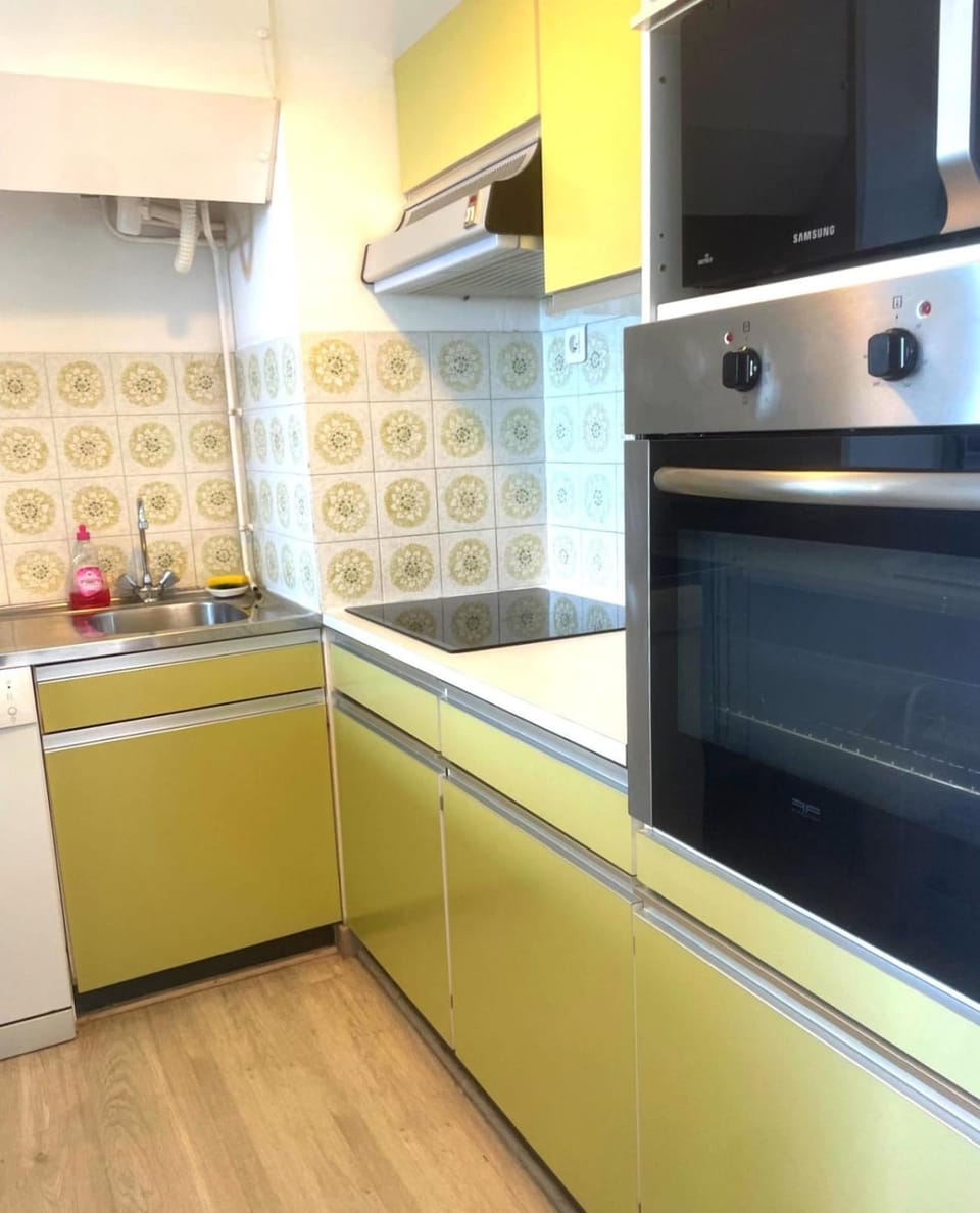 Luminous apartment with sea view in La Ciotat Apartment in La Ciotat