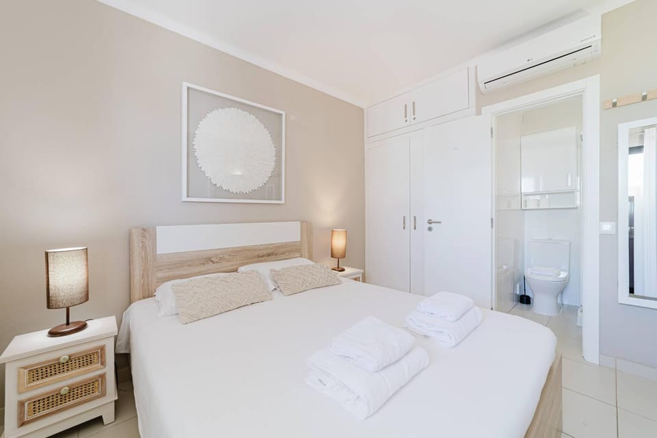 Albufeira Algarve - 302 by HelloVacations Apartment in Albufeira
