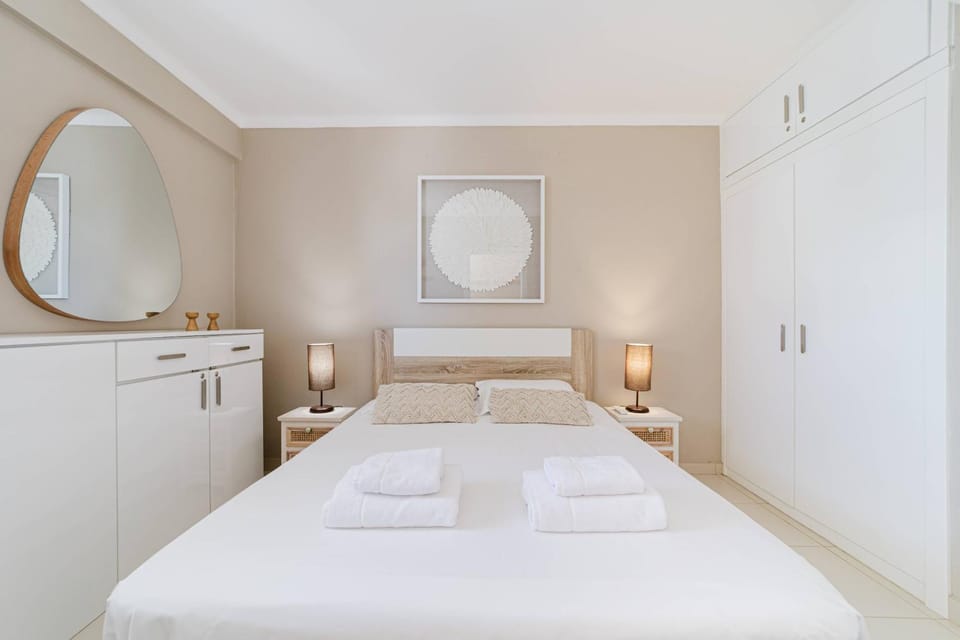 Albufeira Algarve - 302 by HelloVacations Apartment in Albufeira