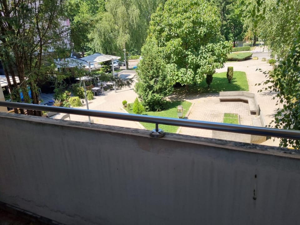 Neighbourhood, Balcony/Terrace