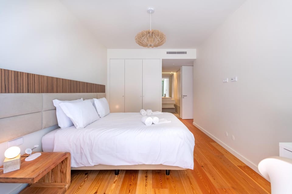 Bed, Photo of the whole room, Bedroom, towels, air conditioner