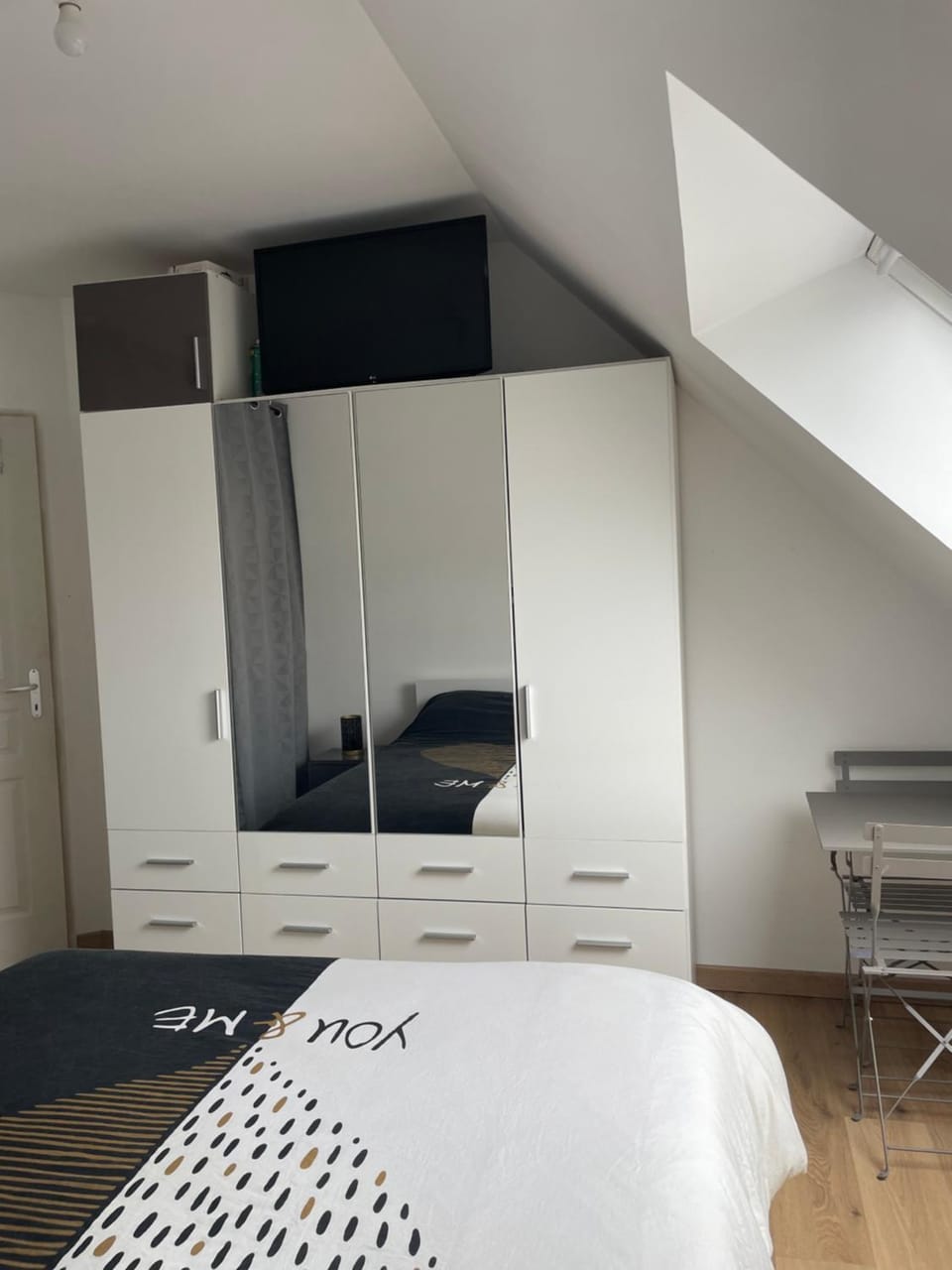 Bed, Photo of the whole room, Bedroom, wardrobe