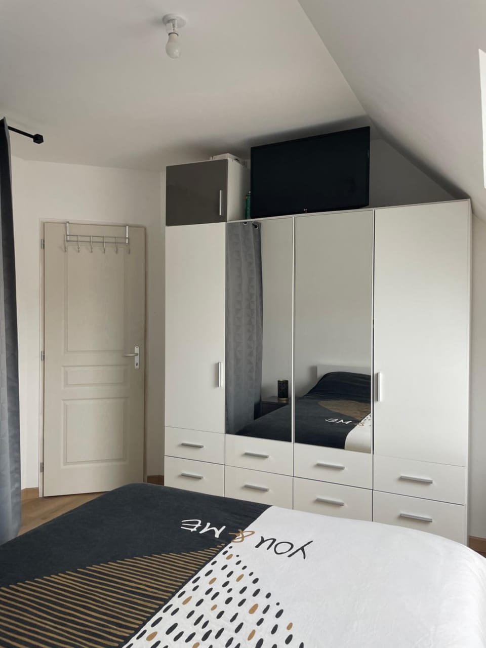 Bed, Photo of the whole room, Bedroom, wardrobe