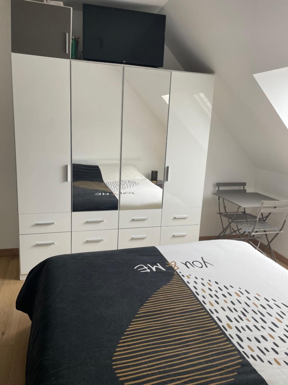 Bed, Photo of the whole room, Bedroom, wardrobe