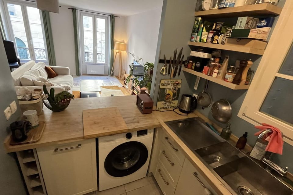 T3 bright and quiet 2 steps Montmartre Batignolles Apartment in Paris