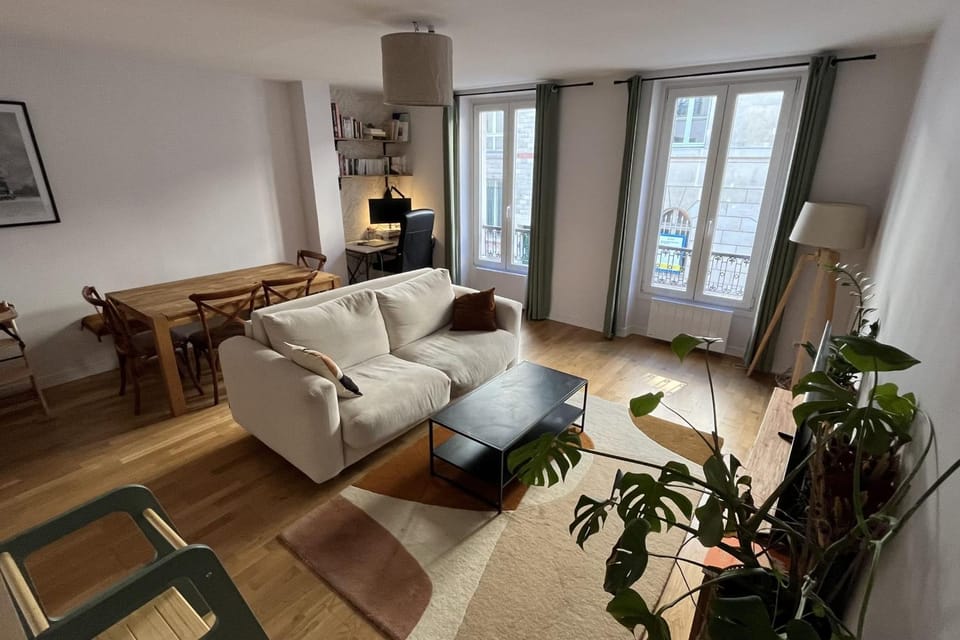T3 bright and quiet 2 steps Montmartre Batignolles Apartment in Paris