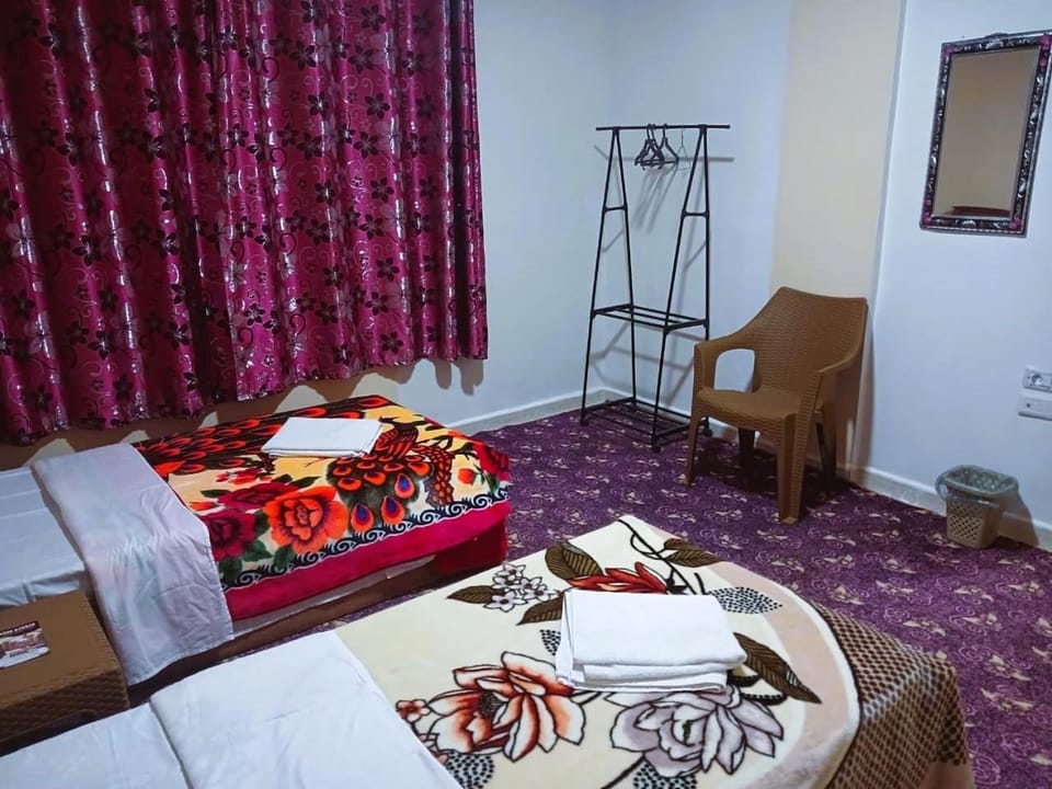 Bed, Seating area, Bedroom
