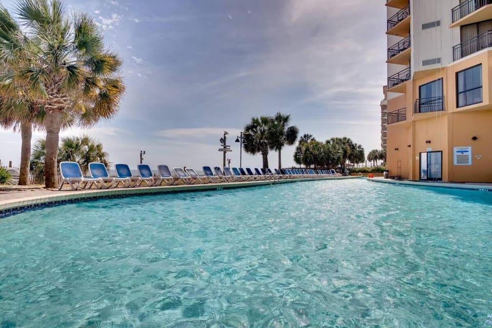 Grand Oceanfront 1Br Suite, Dogs OK! 710 Apartment in Myrtle Beach