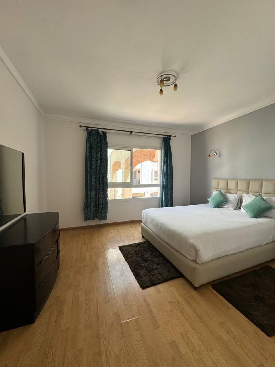 Bed, Bedroom, acessibility