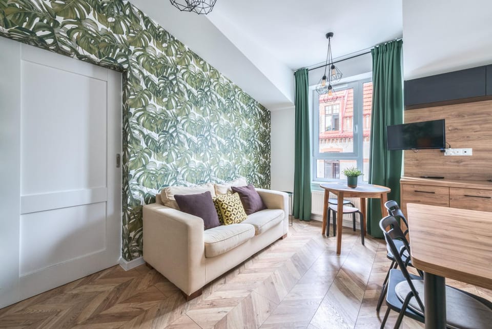 TV and multimedia, Kitchen or kitchenette, Living room, Seating area, Dining area