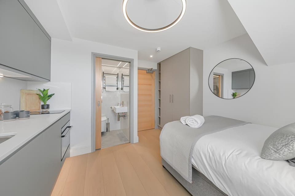 Bed, Bathroom, Kitchen or kitchenette, Photo of the whole room, heating, towels, wardrobe