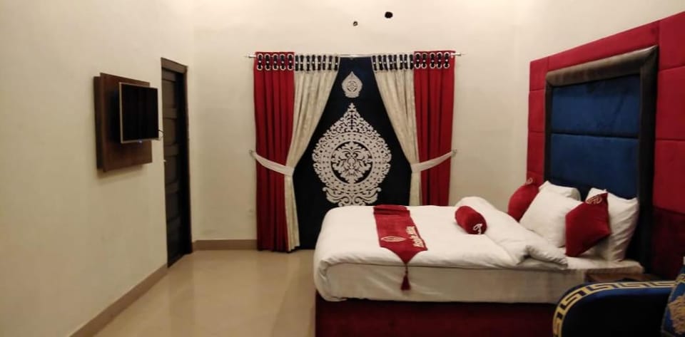 Cloud 7 Hotel Gulberg Hotel in Lahore