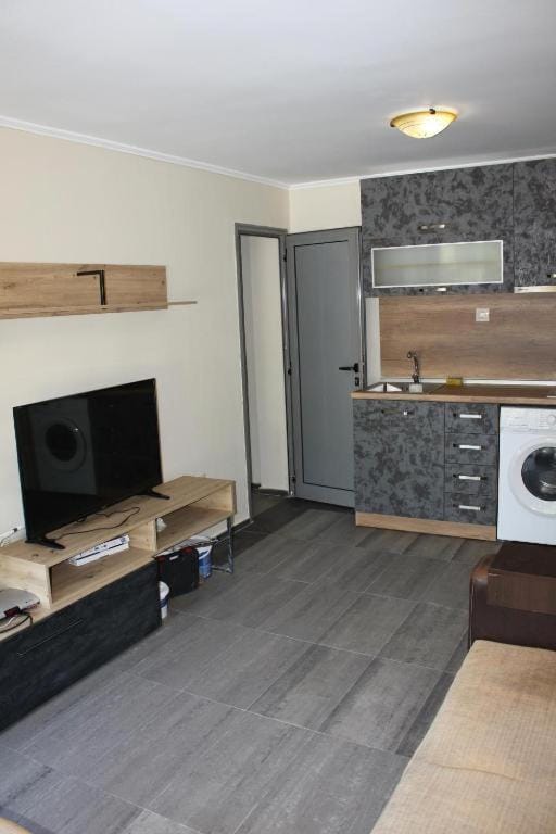 Communal lounge/ TV room, TV and multimedia, Kitchen or kitchenette, oven, stove