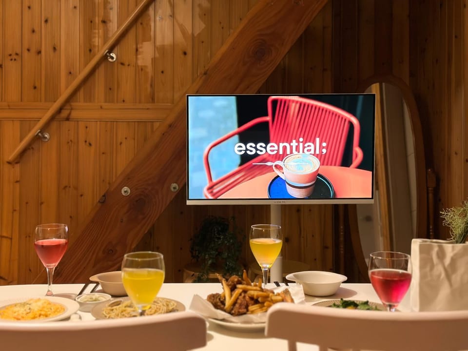 Communal lounge/ TV room, Food and drinks
