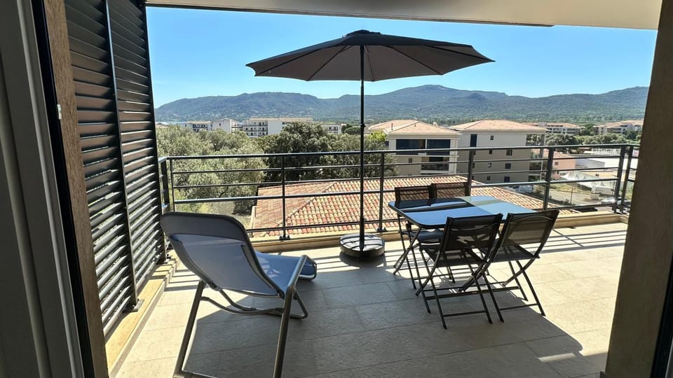 Balcony/Terrace, City view