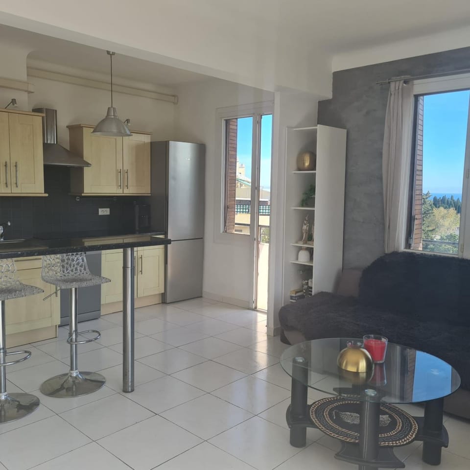 Beautiful 3-room apartment sea view Apartment in Nice