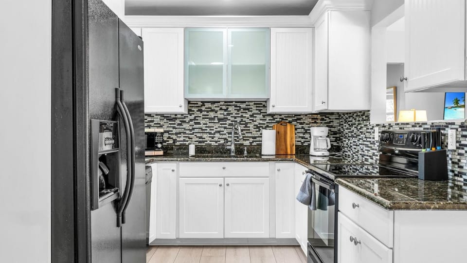 SoSo Coastal Retreat Walk to Intracoastal & Downtown Villa in Lake Worth