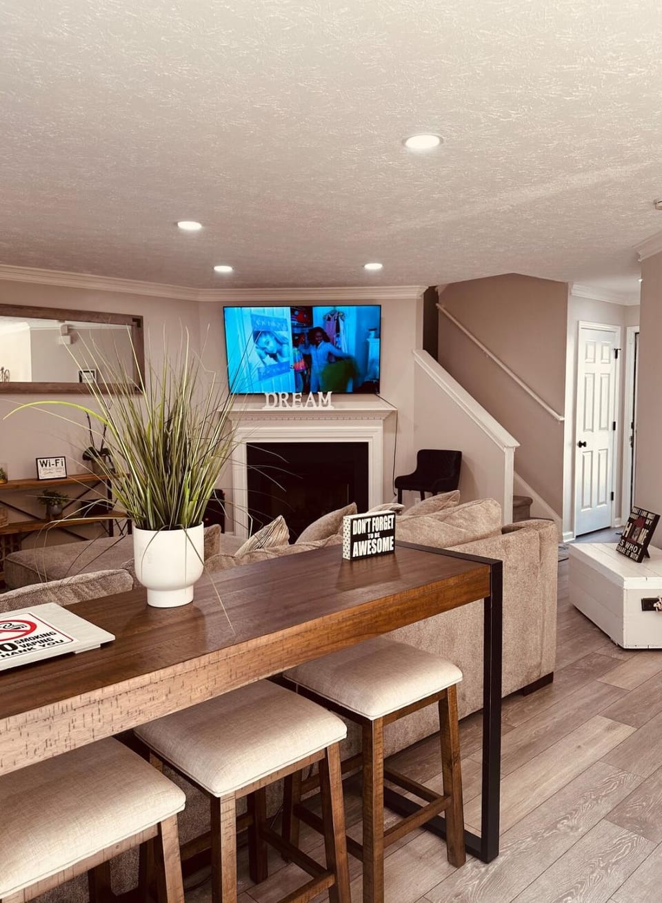 Living room, Business facilities