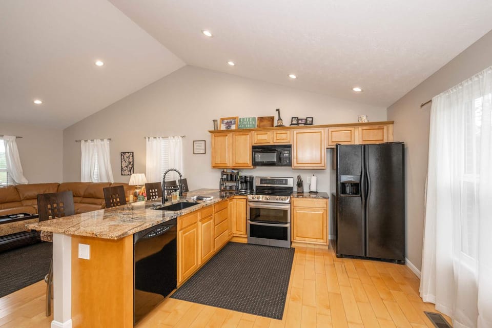 Lazy Days Waterfront for 12 House in Williamstown