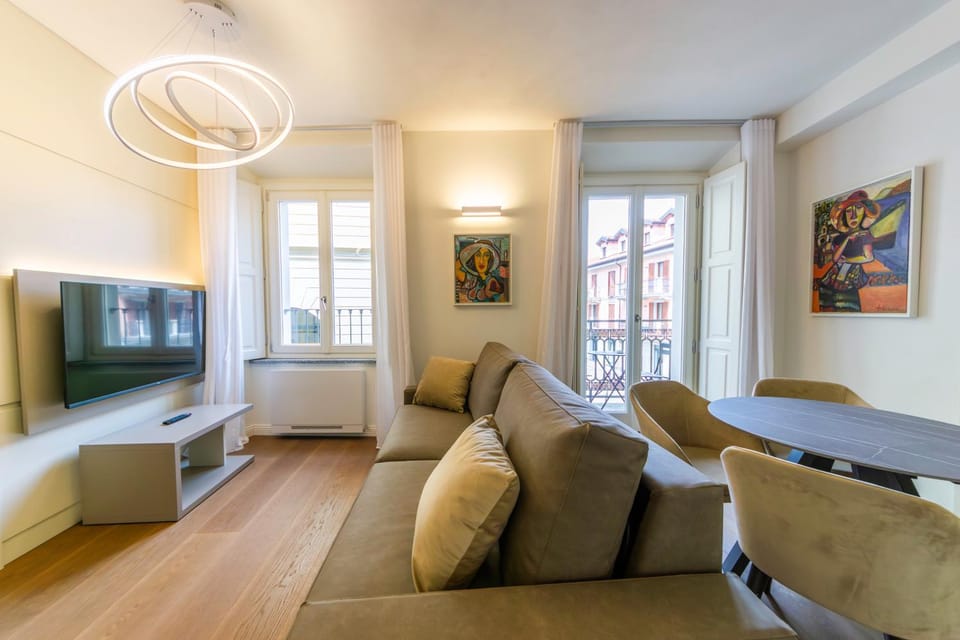 Communal lounge/ TV room, TV and multimedia, Living room, Seating area, Evening entertainment