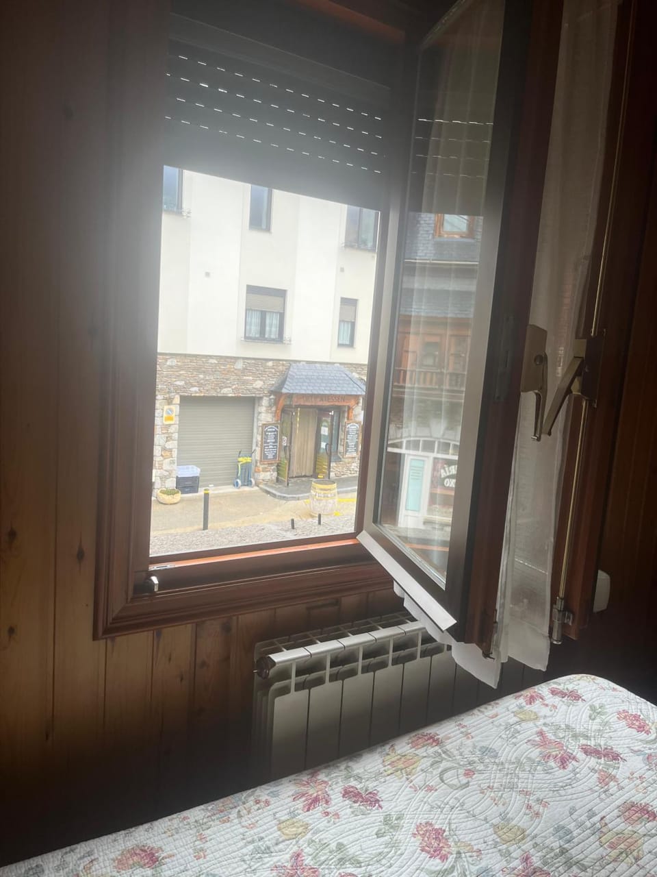 Pensión Montarto Bed and Breakfast in Catalonia