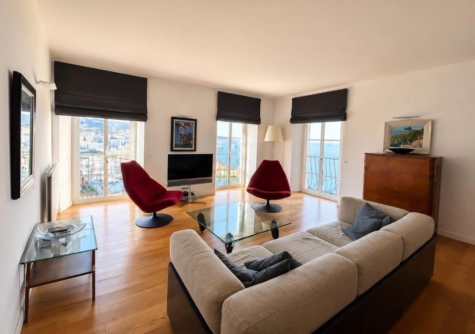 Living room, City view, Sea view