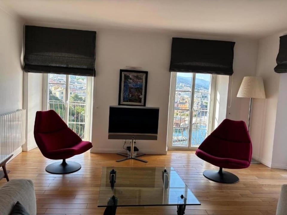Living room, City view, Garden view, Sea view